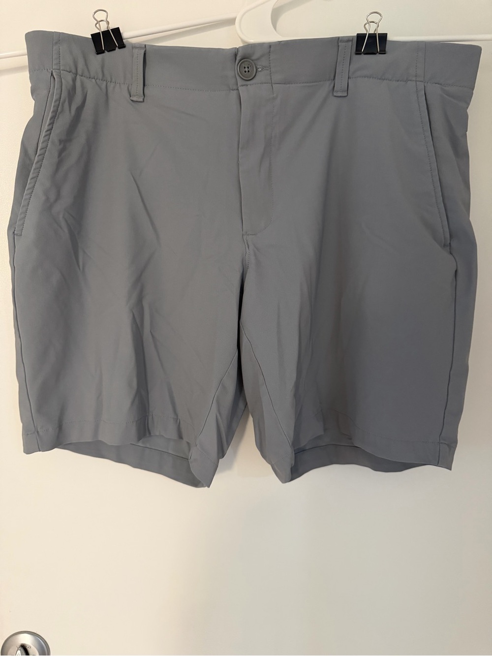 Under Armour Men's Flat Front Performance Shorts in Light Gray